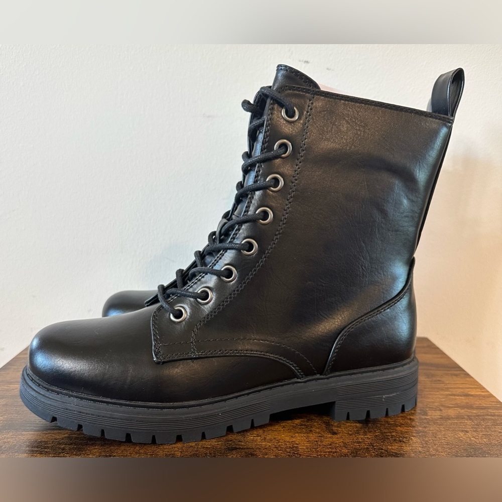 SO Womens Reindeer Black Combat Boot NWT Various Sizes